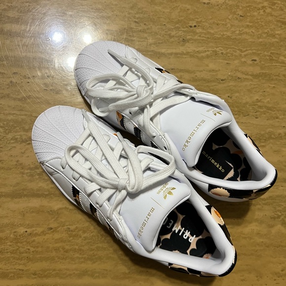 Adidas x Marimekko Superstars - Picture 4 of 8